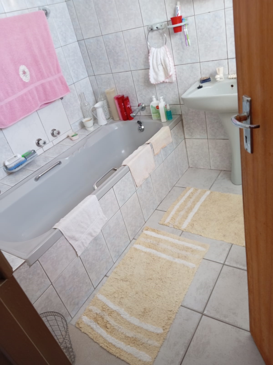 3 Bedroom Property for Sale in Wavecrest Eastern Cape